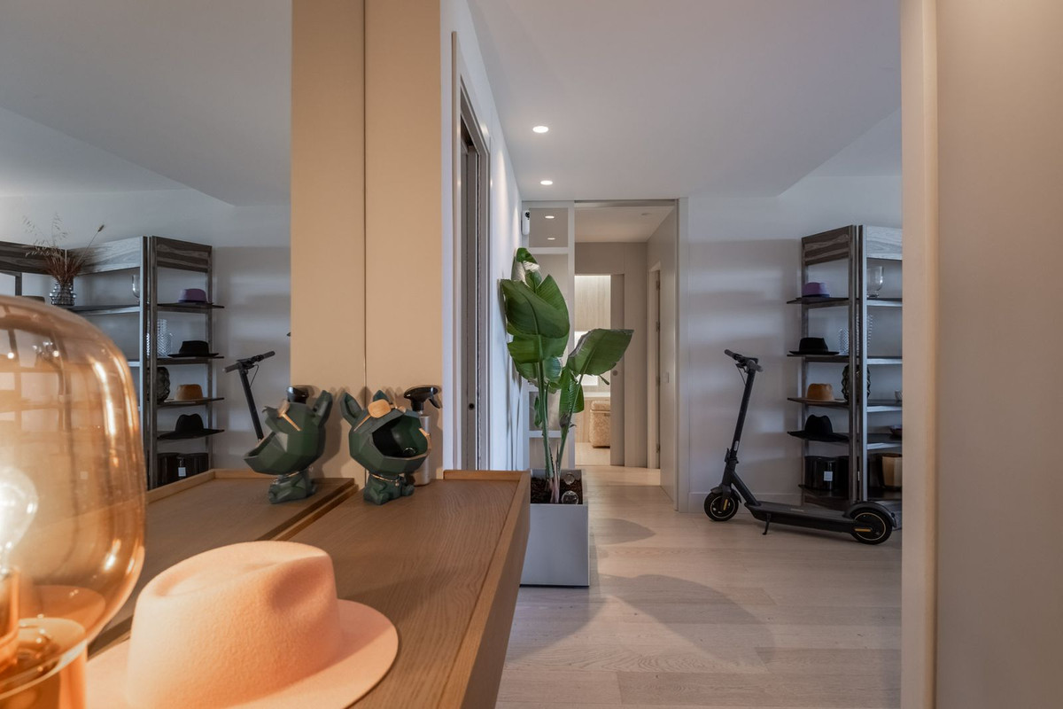 2 Bedroom Apartment in Marbella - Photo 5