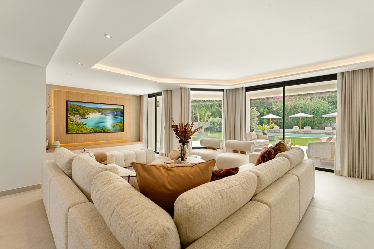 4 Bedroom Villa in Marbella - Photo 12