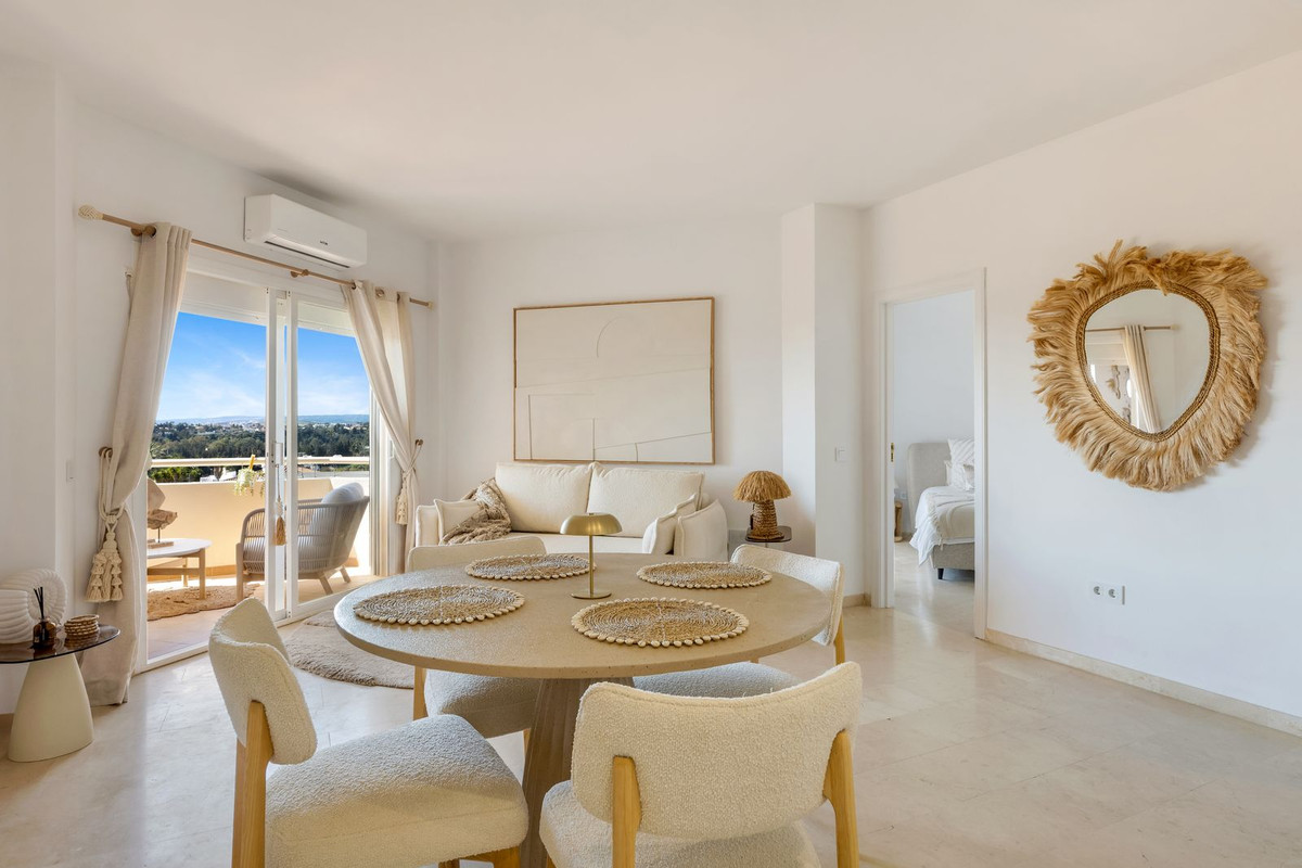 1 Bedroom Apartment in Estepona - Photo 9