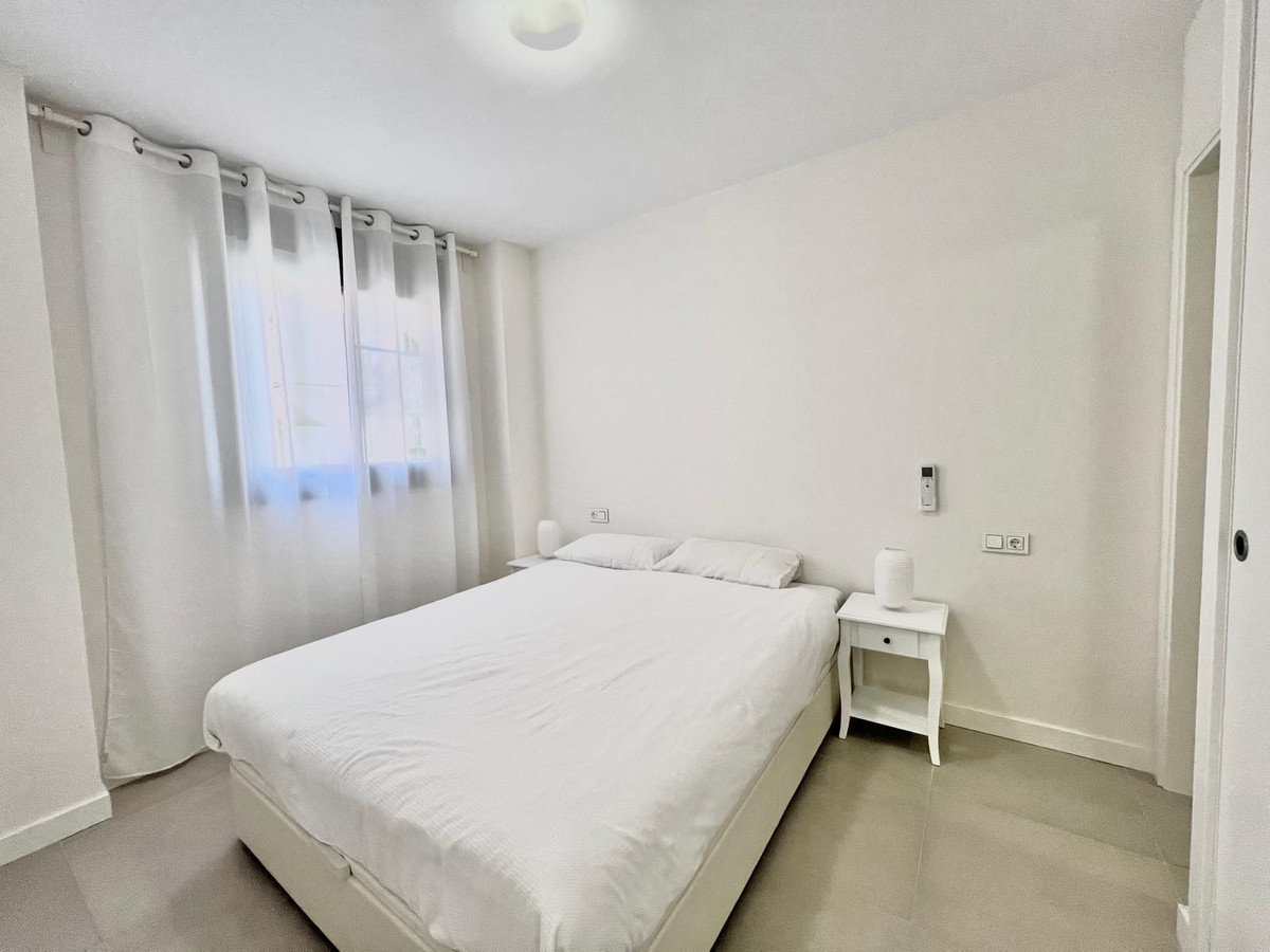 2 Bedroom Apartment in Fuengirola - Photo 9