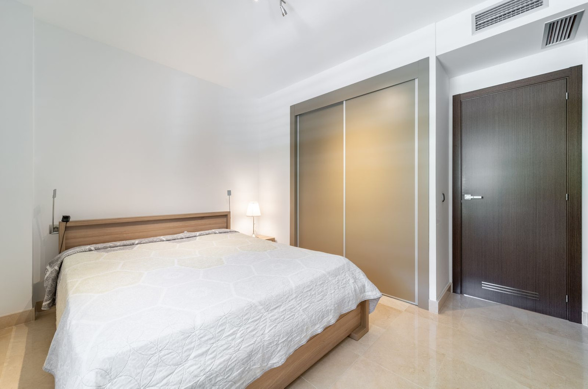 2 Bedroom Apartment in Benahavís - Photo 13