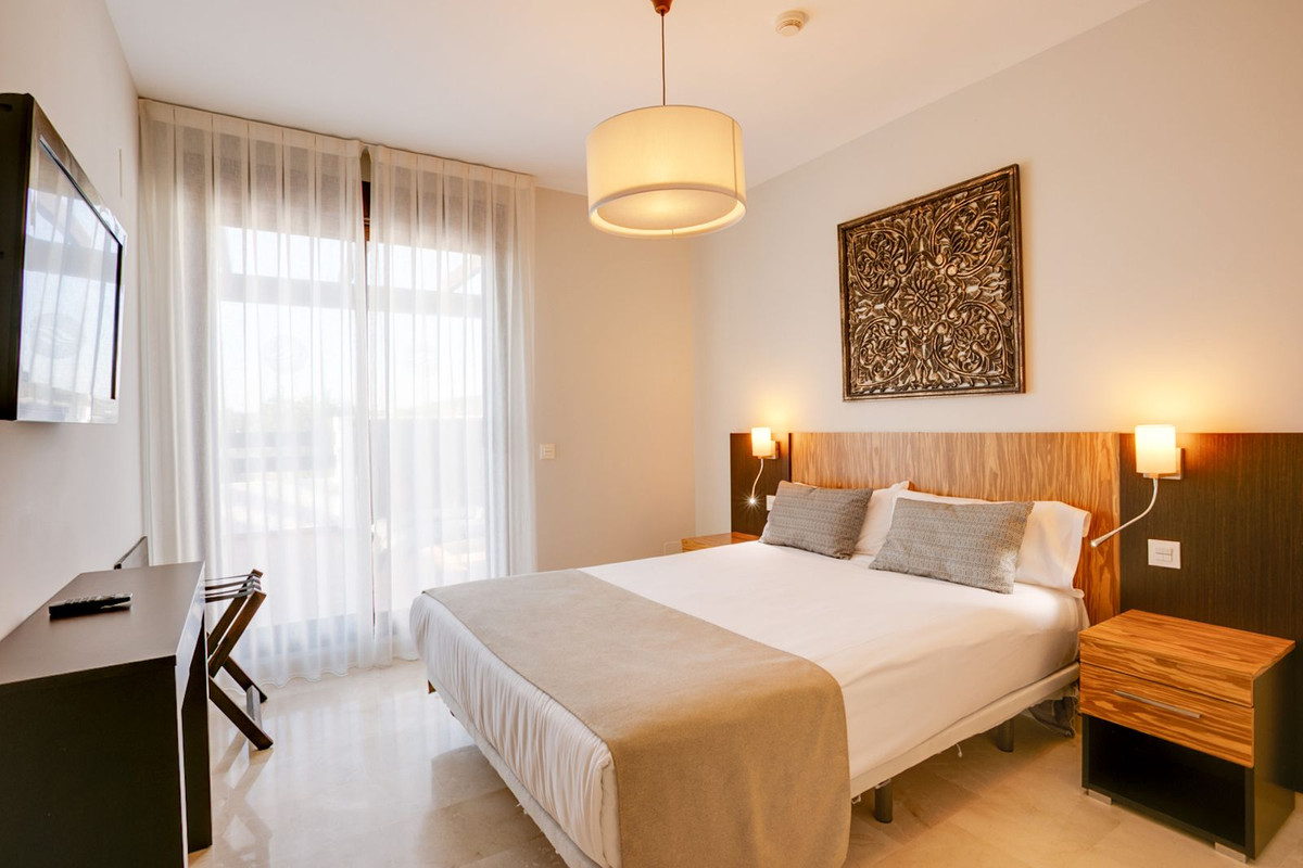 2 Bedroom Apartment in Estepona - Photo 7