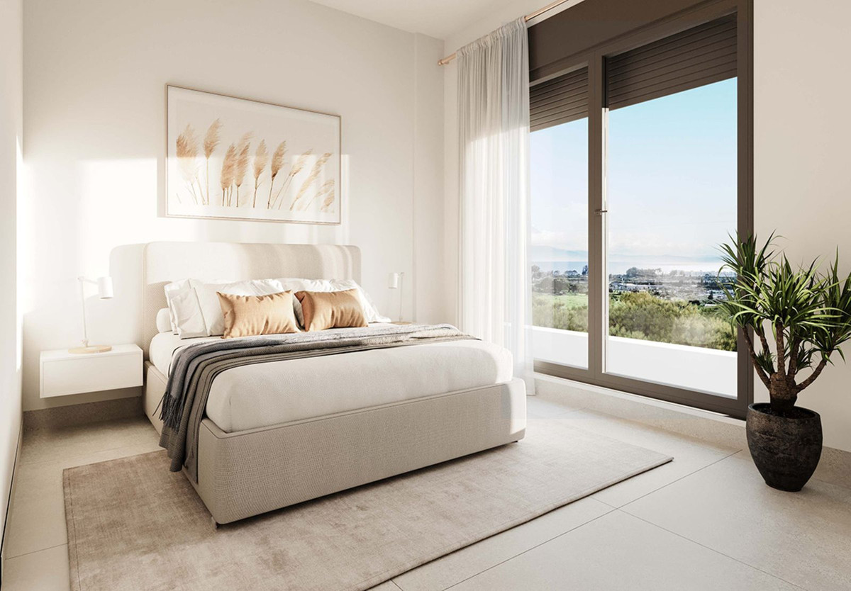 3 Bedroom Apartment in Estepona - Photo 4