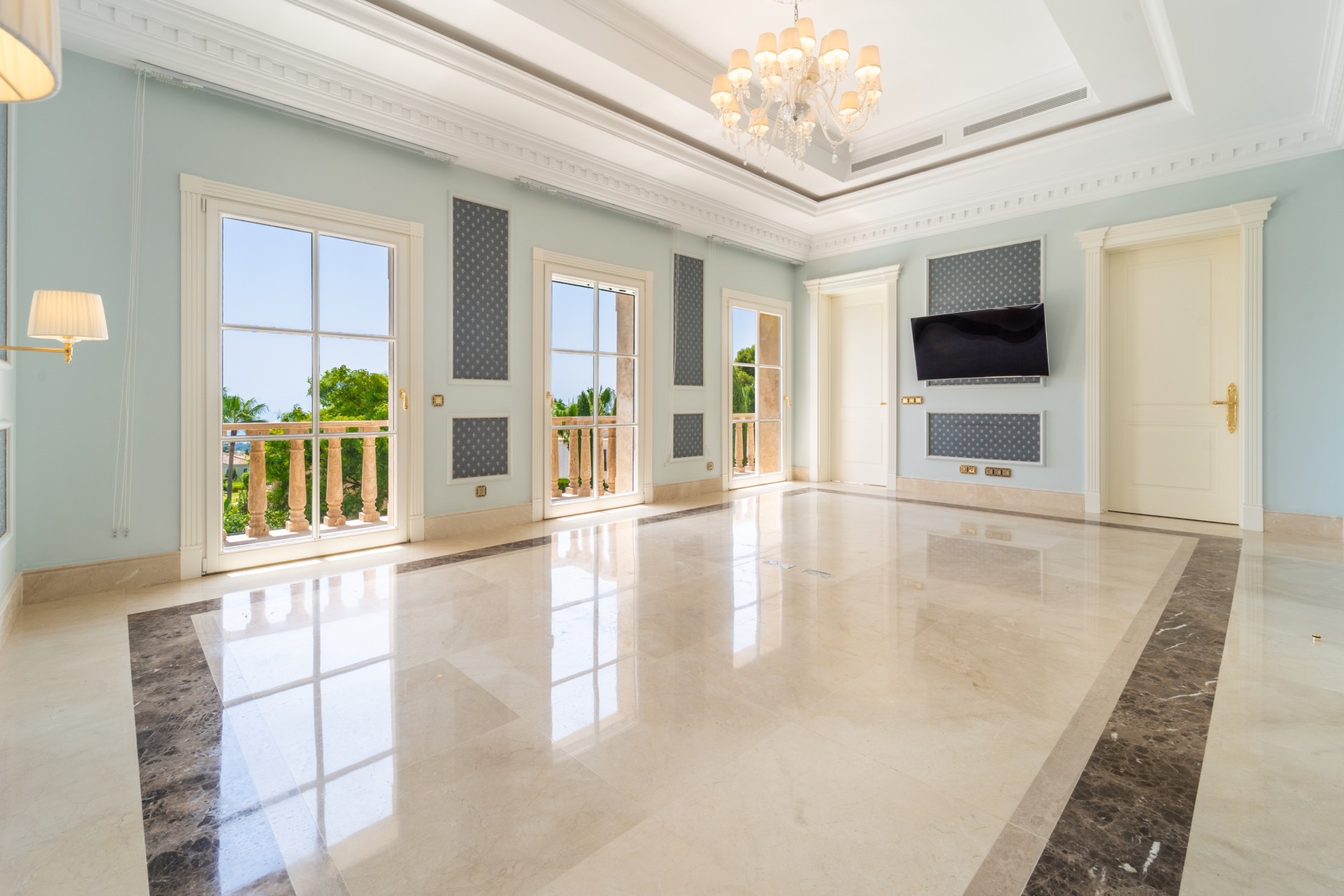 10 Bedroom Villa in Marbella - Photo 5