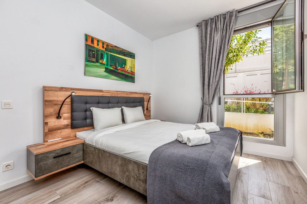 2 Bedroom Apartment in Estepona - Photo 17