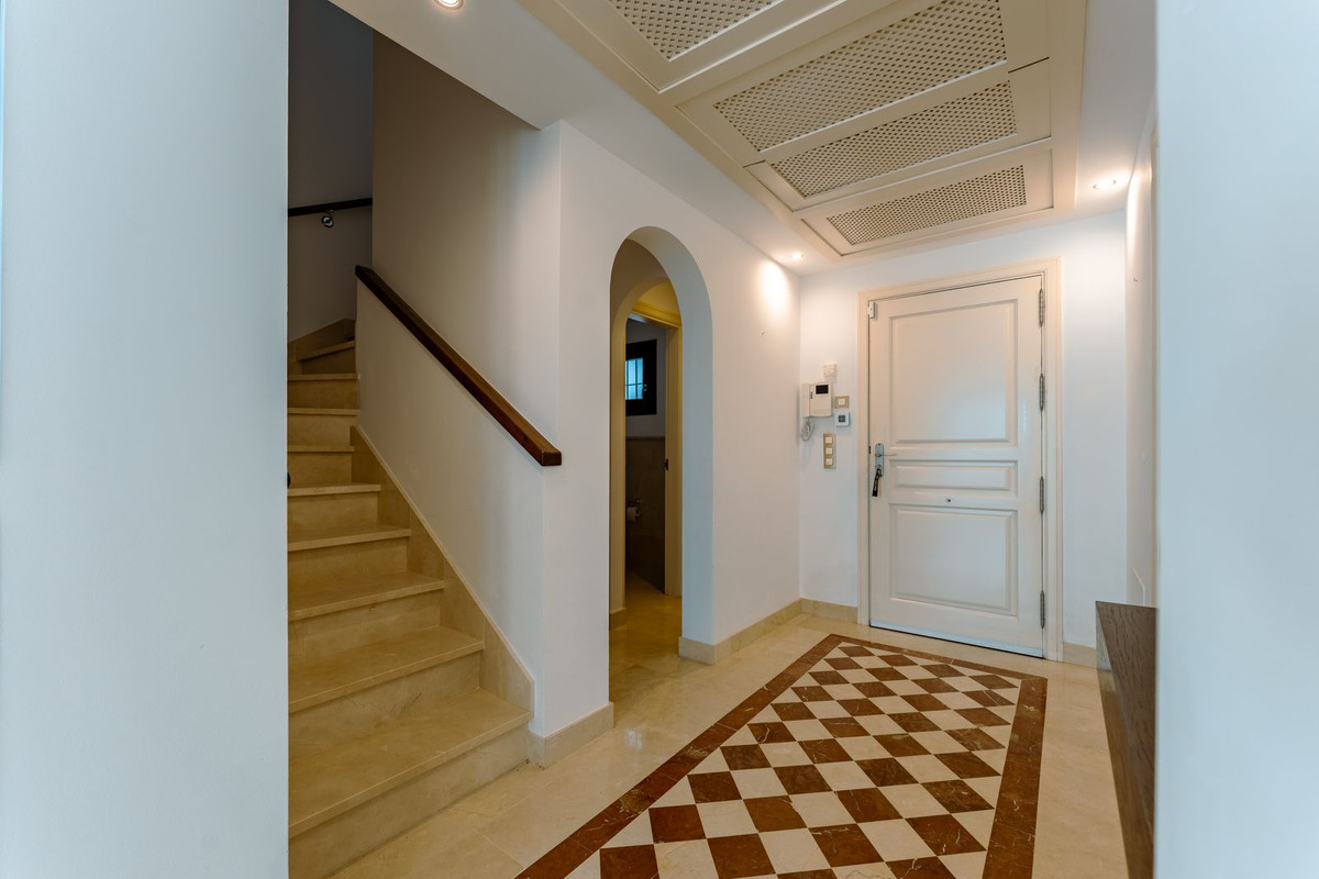 3 Bedroom Townhouse in Estepona - Photo 13