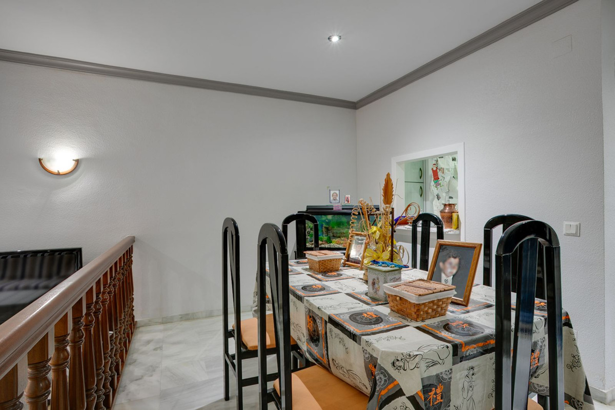 3 Bedroom Townhouse in Estepona - Photo 5