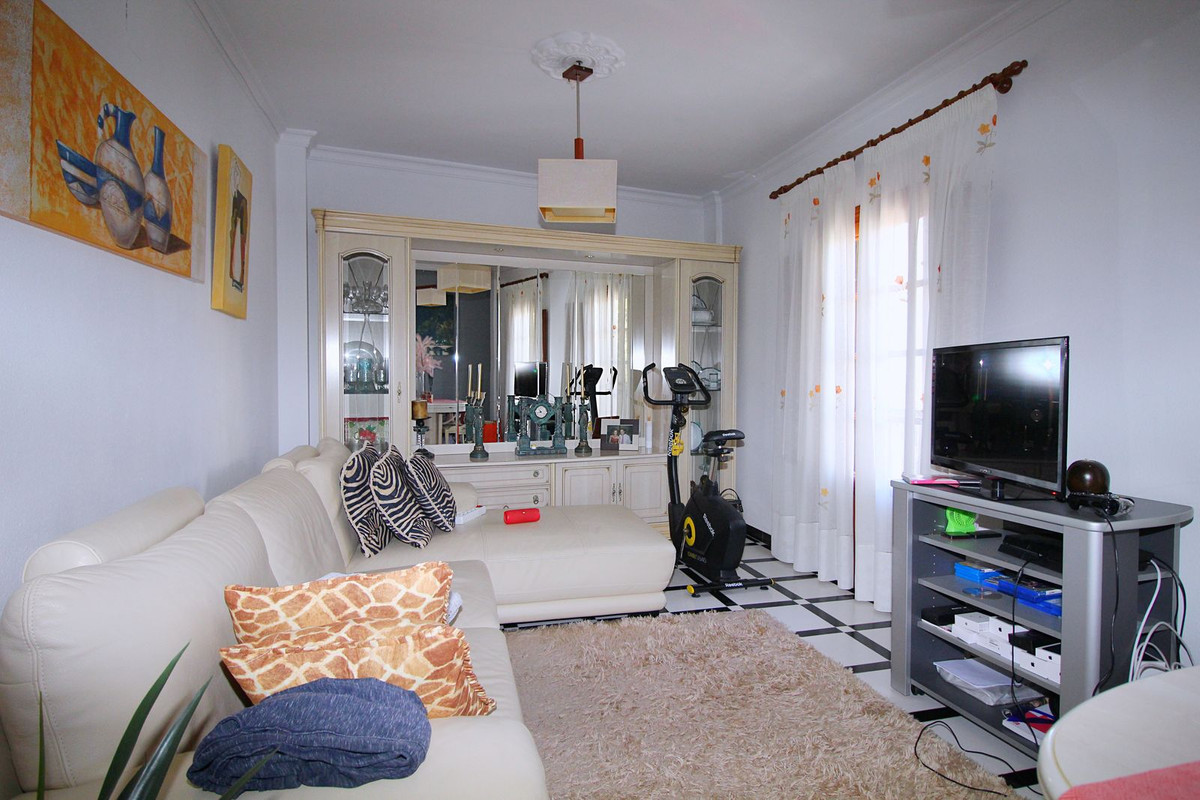 4 Bedroom Townhouse in Coín - Foto 4