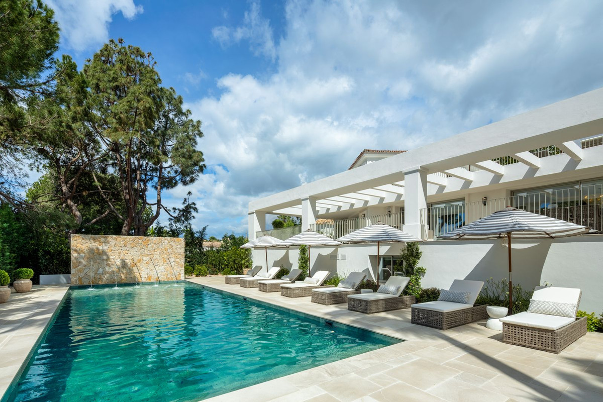 6 Bedroom Villa in Marbella - Photo 25