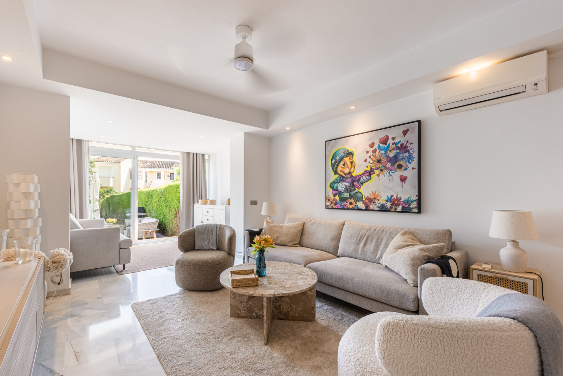 2 Bedroom Apartment in Estepona - Photo 6