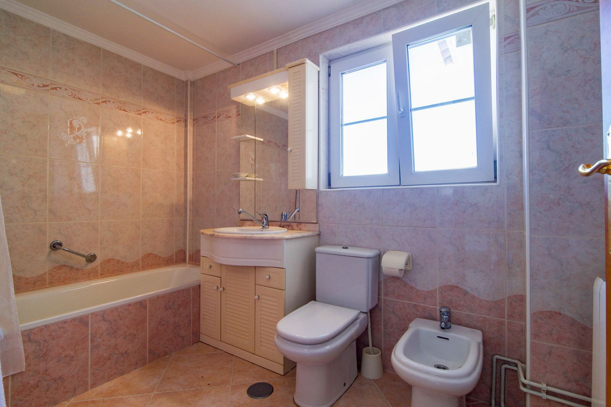 3 Bedroom Villa in Fuengirola - Photo 10