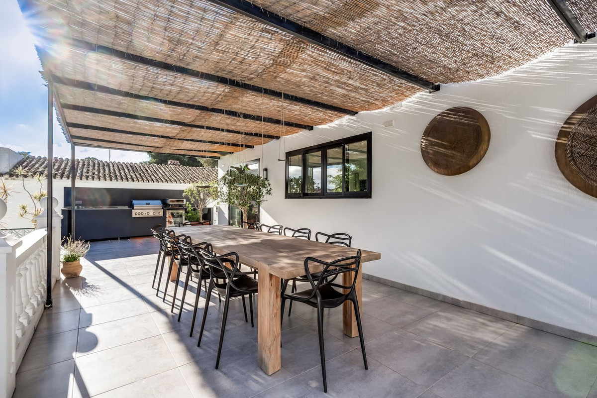 5 Bedroom Villa in Marbella - Photo 41