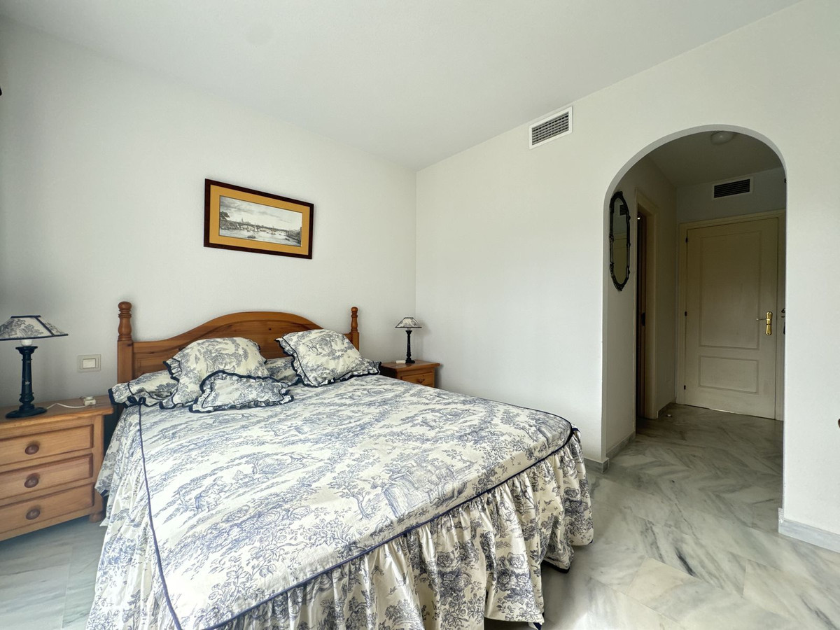 3 Bedroom Apartment in Estepona - Photo 32