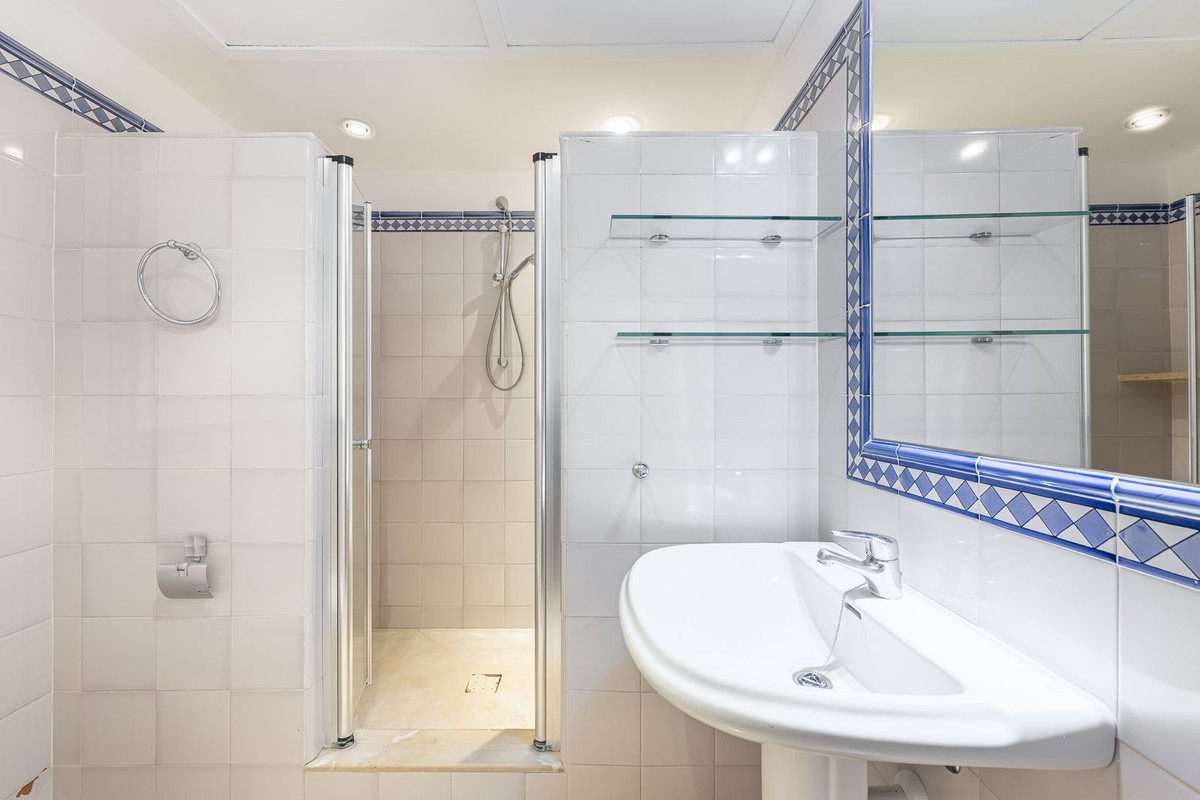 3 Bedroom Apartment in San Pedro de Alcántara - Photo 16