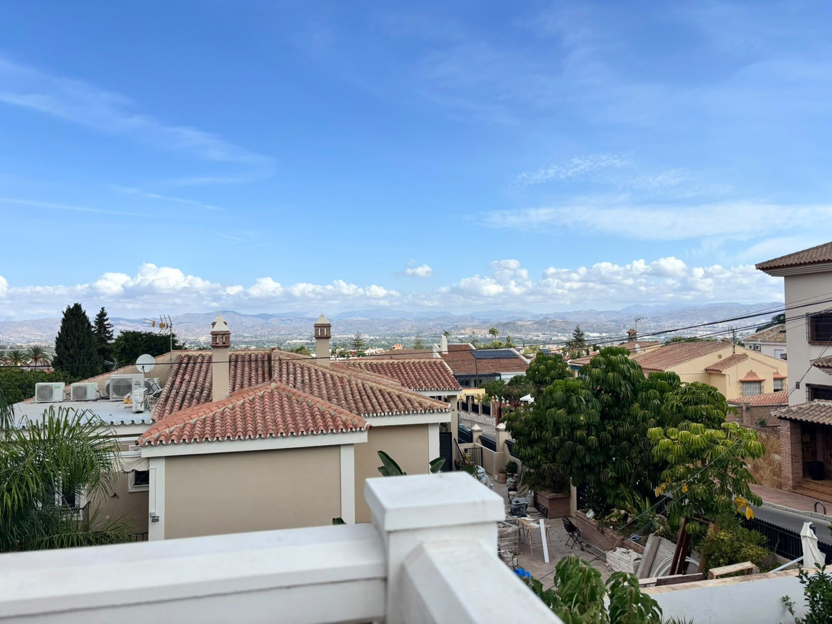 6 Bedroom Villa in Alhaurín de la Torre - Photo 5