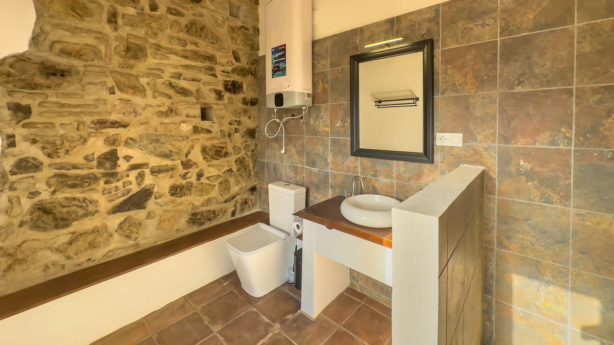 8 Bedroom Country house in Málaga - Photo 36