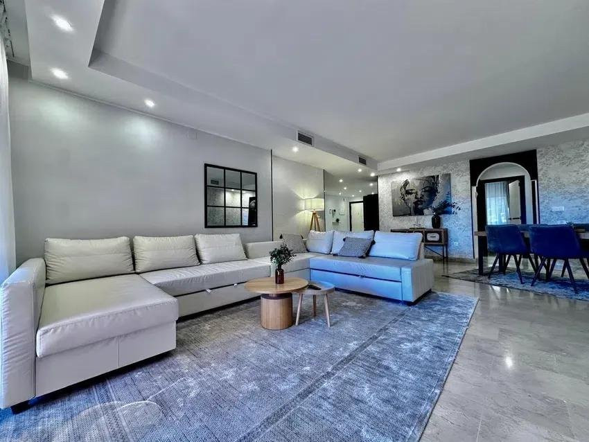 3 Bedroom Apartment in Marbella - Photo 2