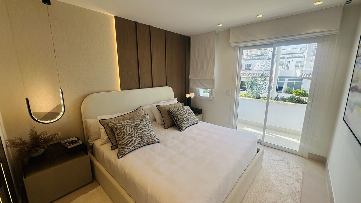 5 Bedroom Villa in Marbella - Photo 11