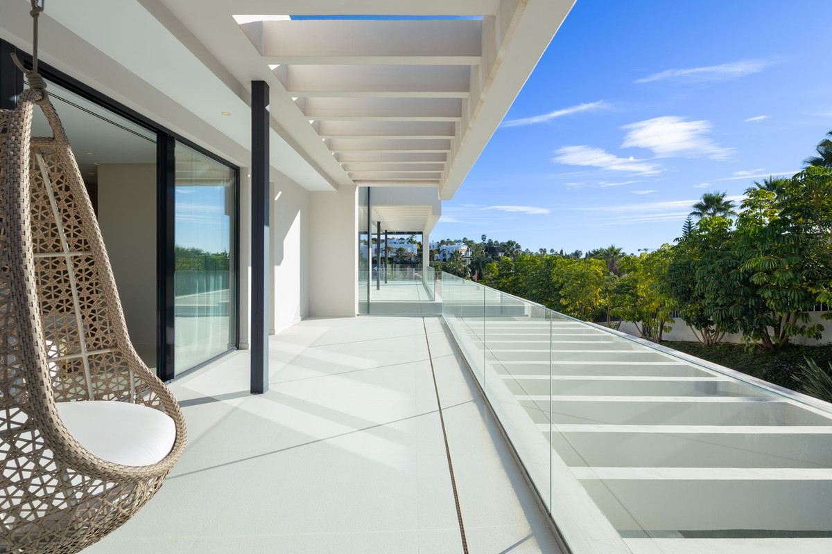 6 Bedroom Villa in Marbella - Photo 6