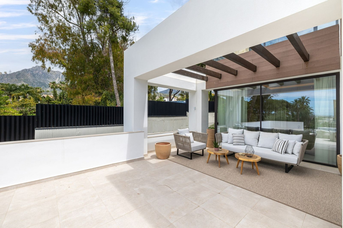 4 Bedroom Villa in Marbella - Photo 12