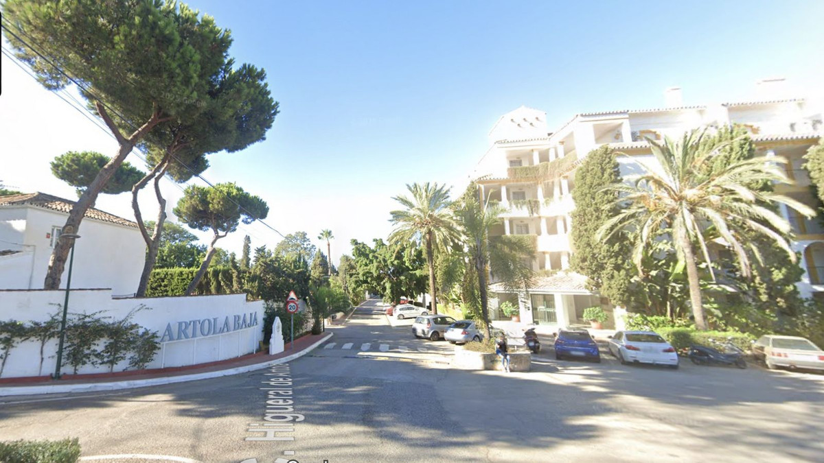 2 Bedroom Apartment in Marbella - Photo 14