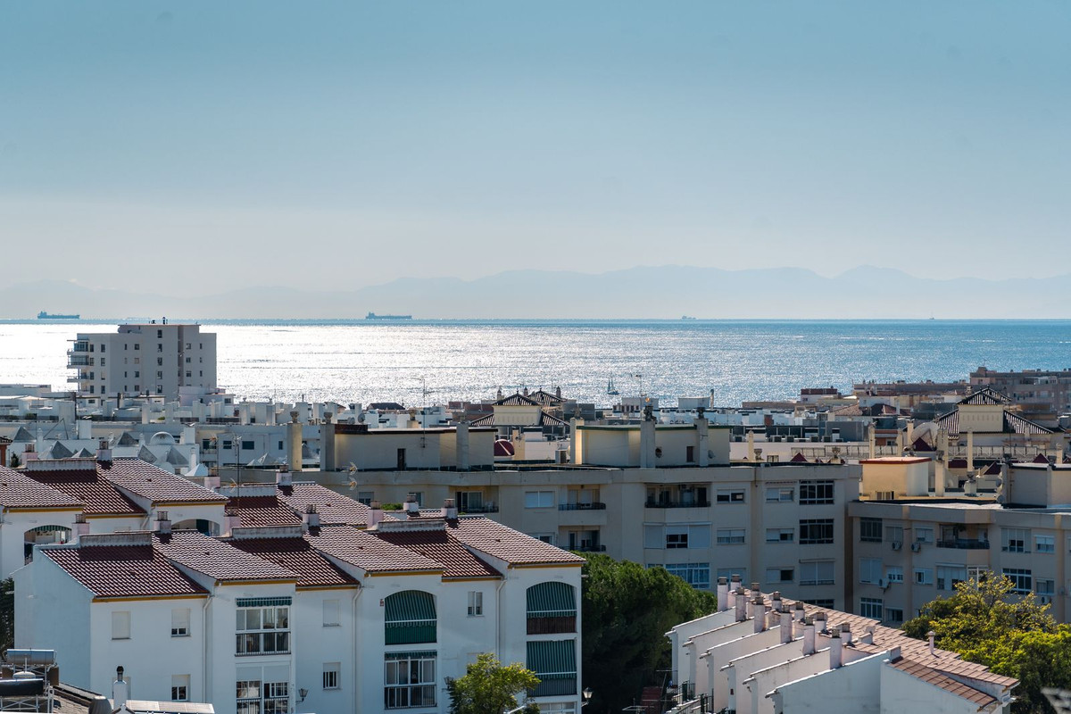 2 Bedroom Penthouse in Estepona - Photo 13