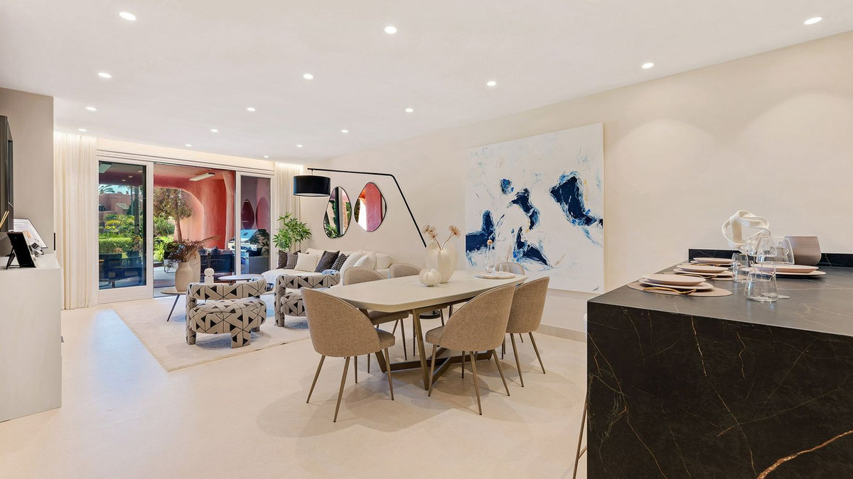 3 Bedroom Apartment in Estepona - Photo 4