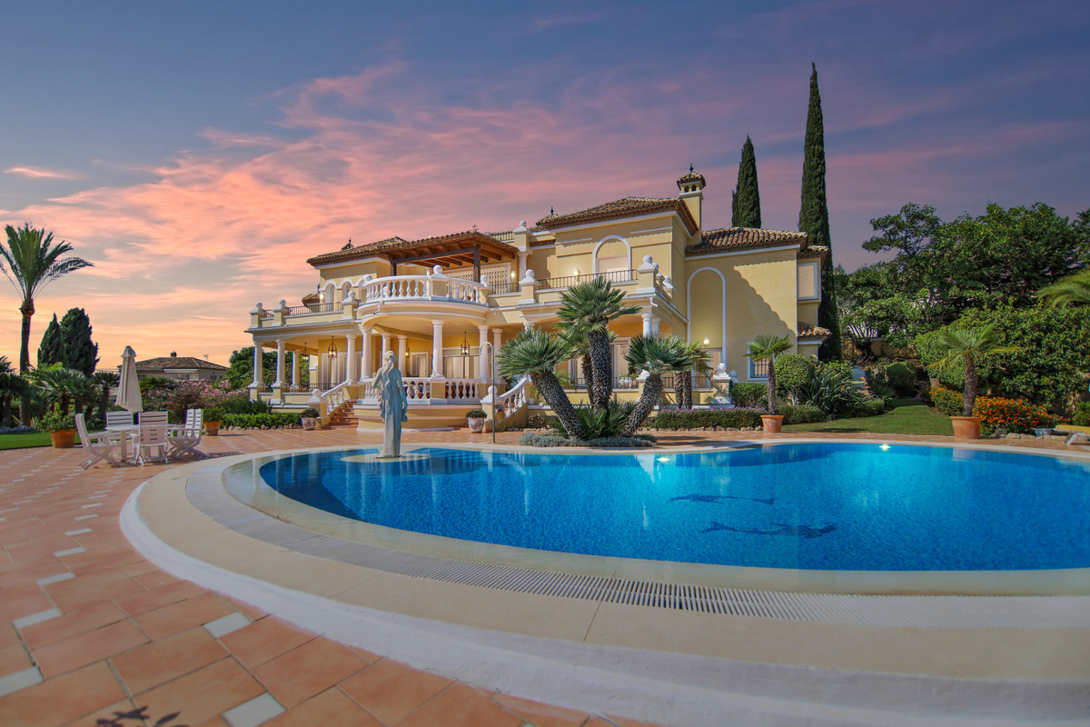 5 Bedroom Villa in Estepona - Photo 43
