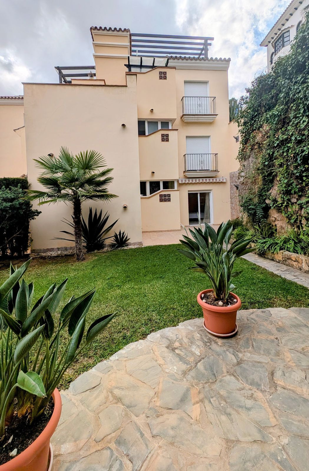 2 Bedroom Apartment in Benahavís - Photo 4