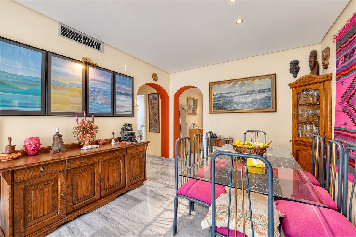 3 Bedroom Apartment in Marbella - Photo 10