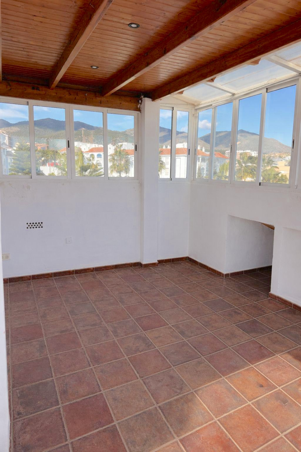 4 Bedroom Penthouse in Torremolinos - Photo 4