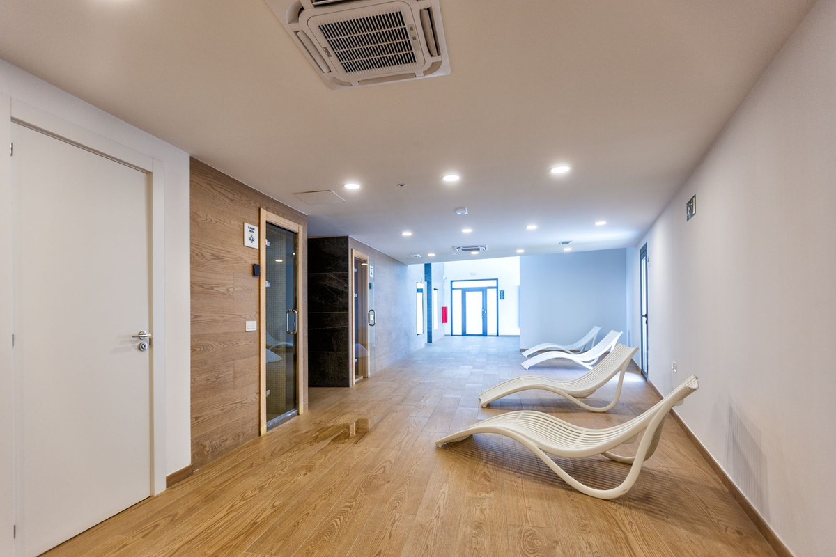 3 Bedroom Apartment in Fuengirola - Photo 56