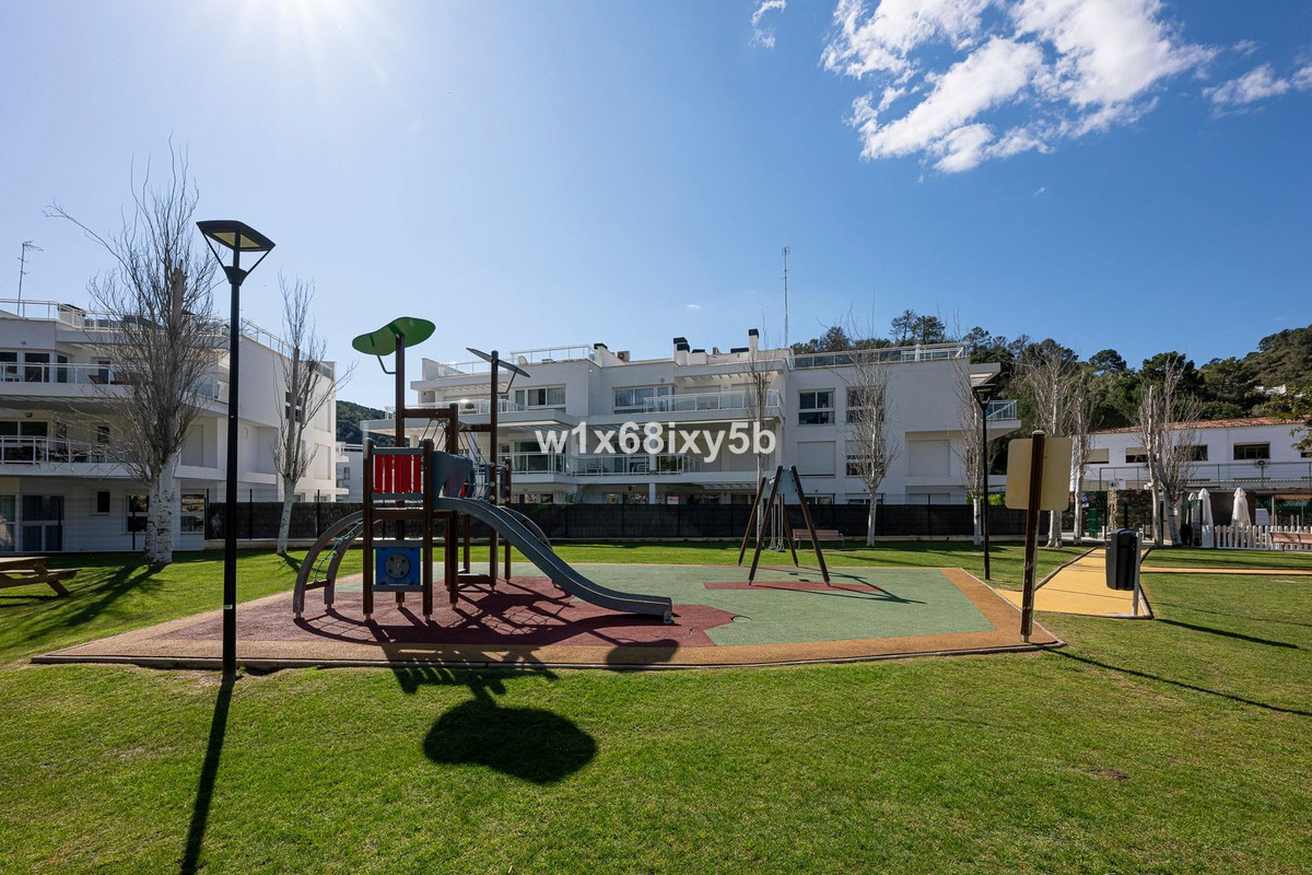 4 Bedroom Apartment in Benahavís - Photo 44