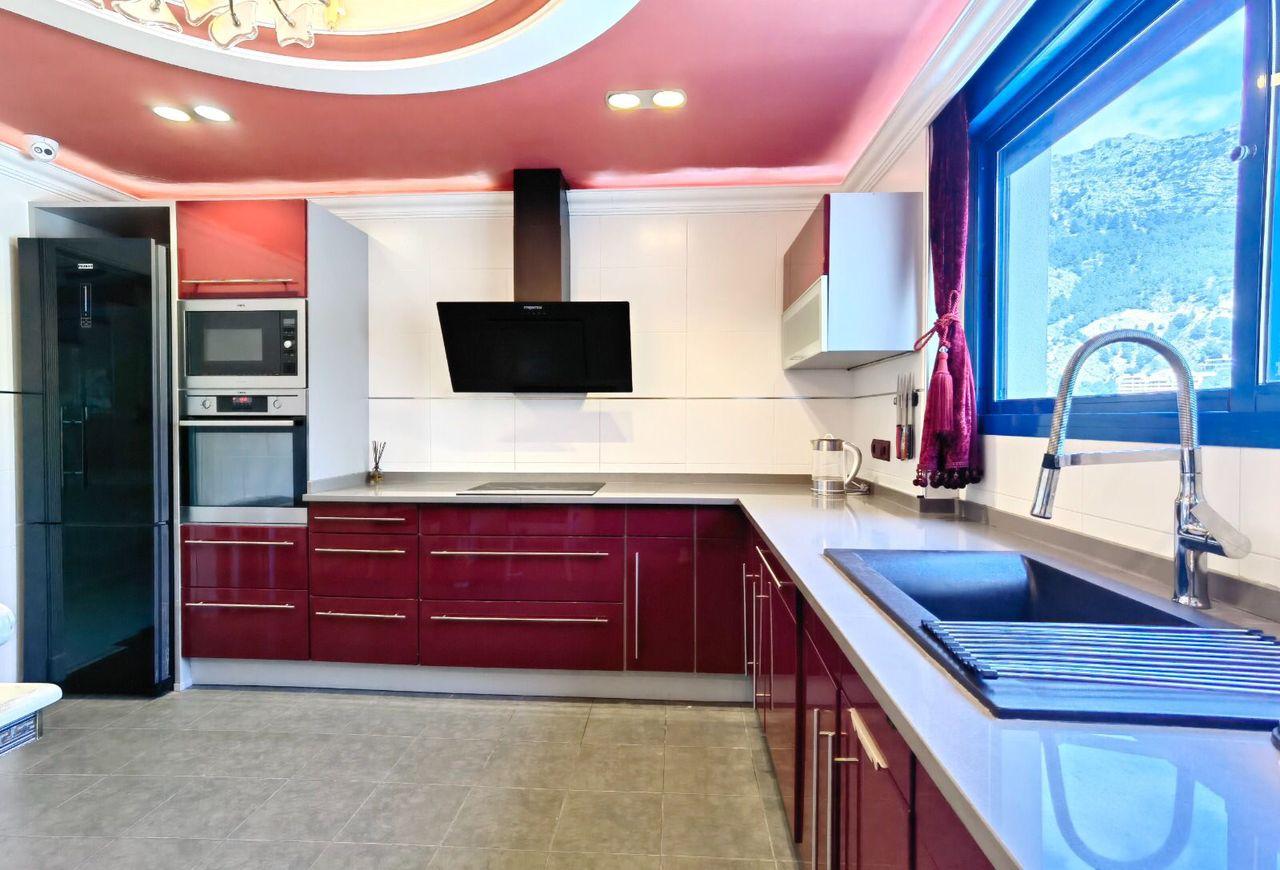 5-bedroom villa with pool in Alicante, Spain – Photo 13