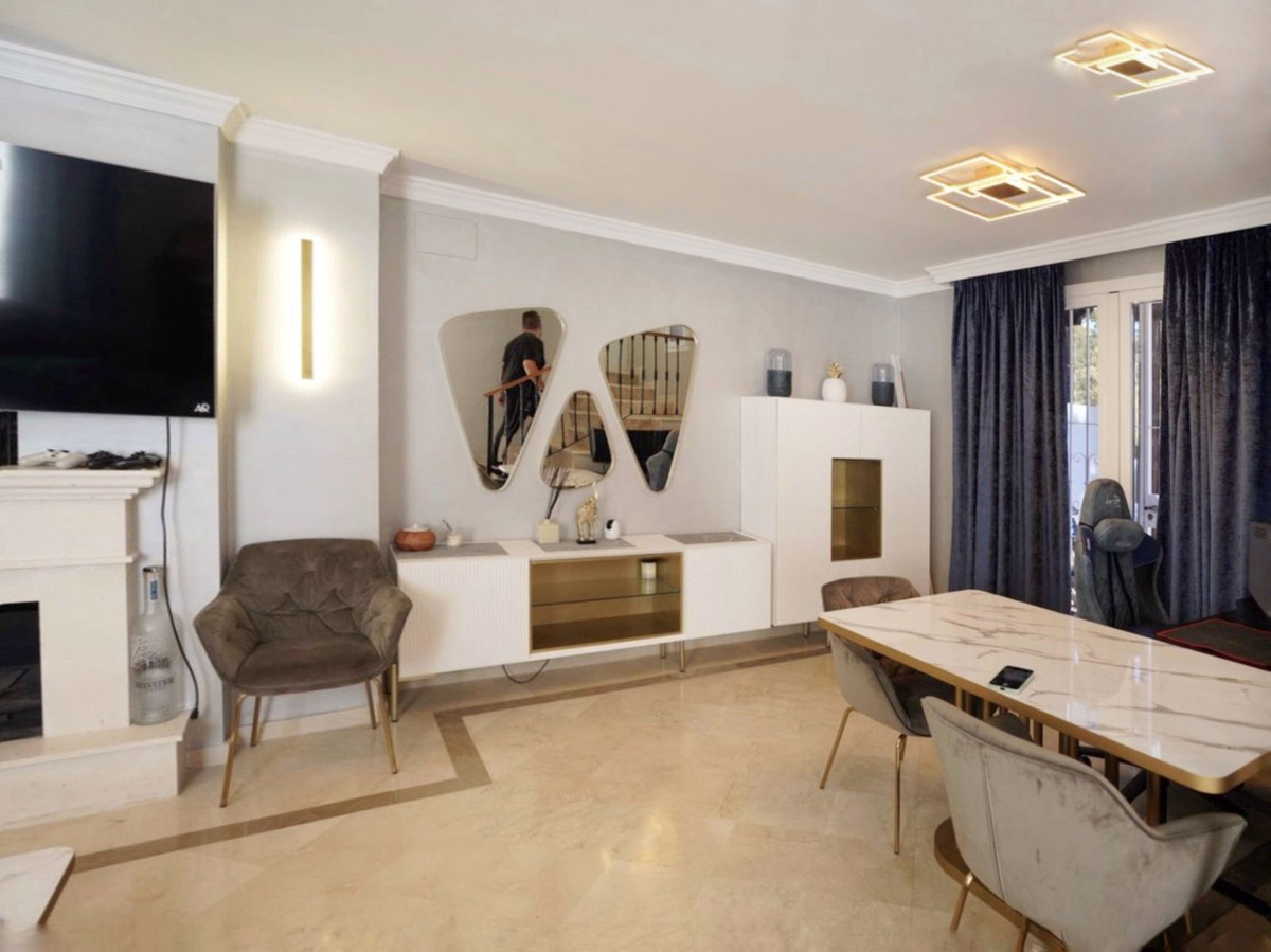 2 Bedroom Townhouse in Marbella - Photo 14