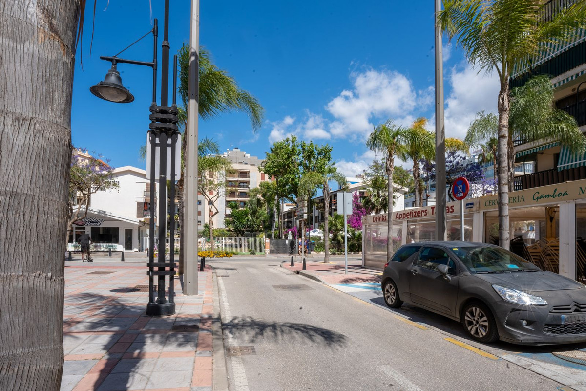 2 Bedroom Apartment in Fuengirola - Photo 32