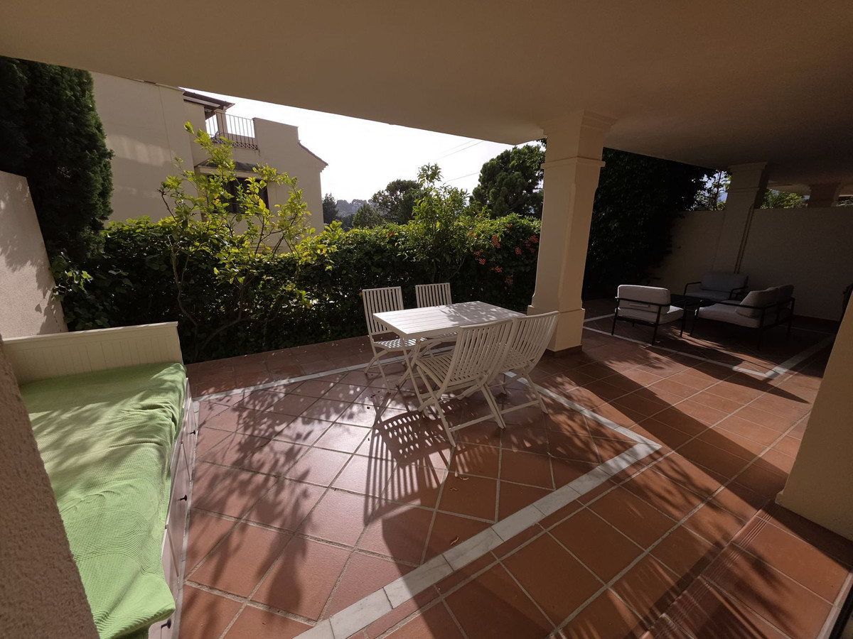 1 Bedroom Apartment in Marbella - Photo 2