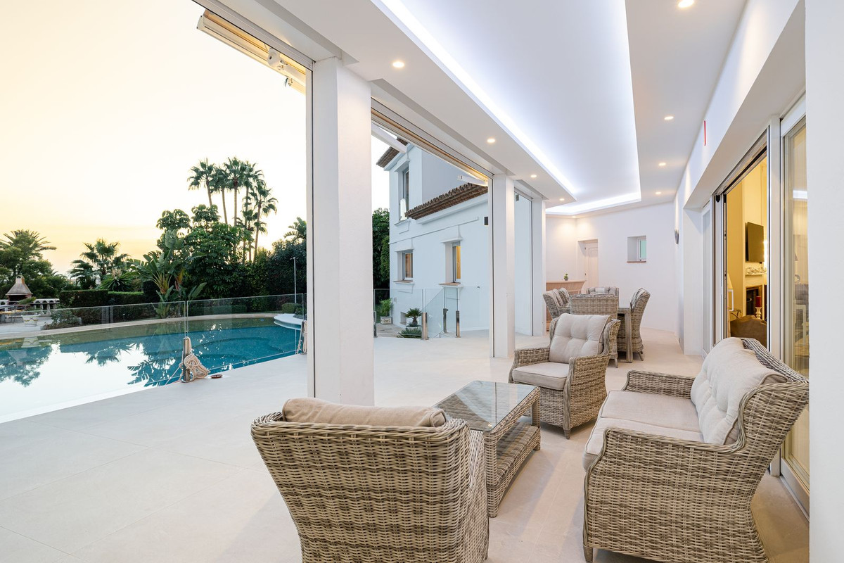 6 Bedroom Villa in Estepona - Photo 3