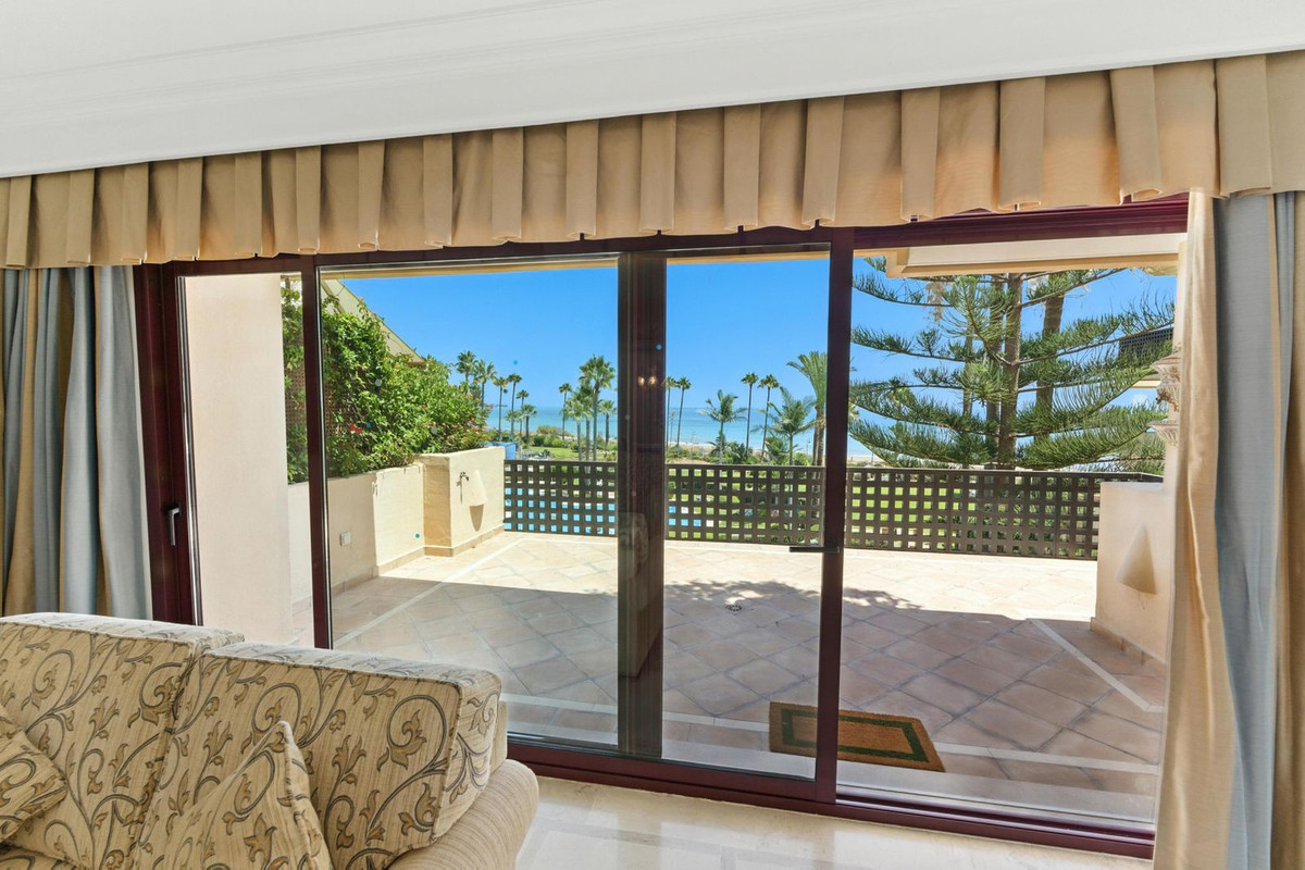 2 Bedroom Apartment in Estepona - Photo 8