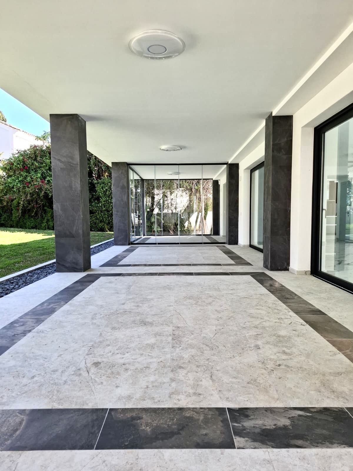 5 Bedroom Villa in Marbella - Photo 10