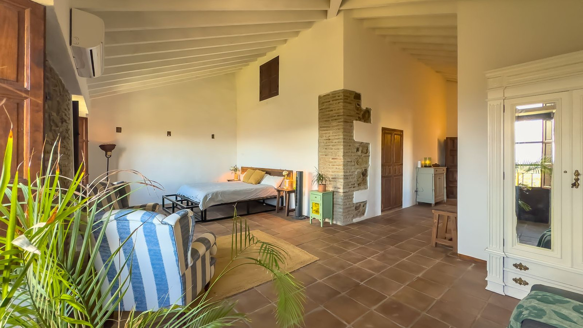 8 Bedroom Country house in Málaga - Photo 41