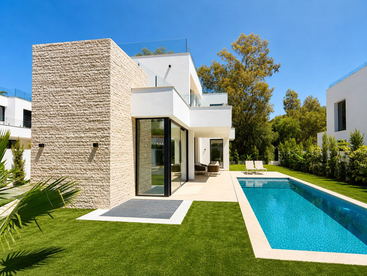 5 Bedroom Villa in Estepona - Photo 8