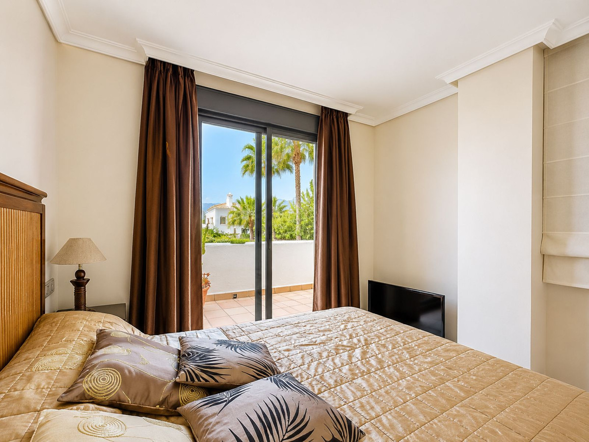 2 Bedroom Apartment in Estepona - Photo 13