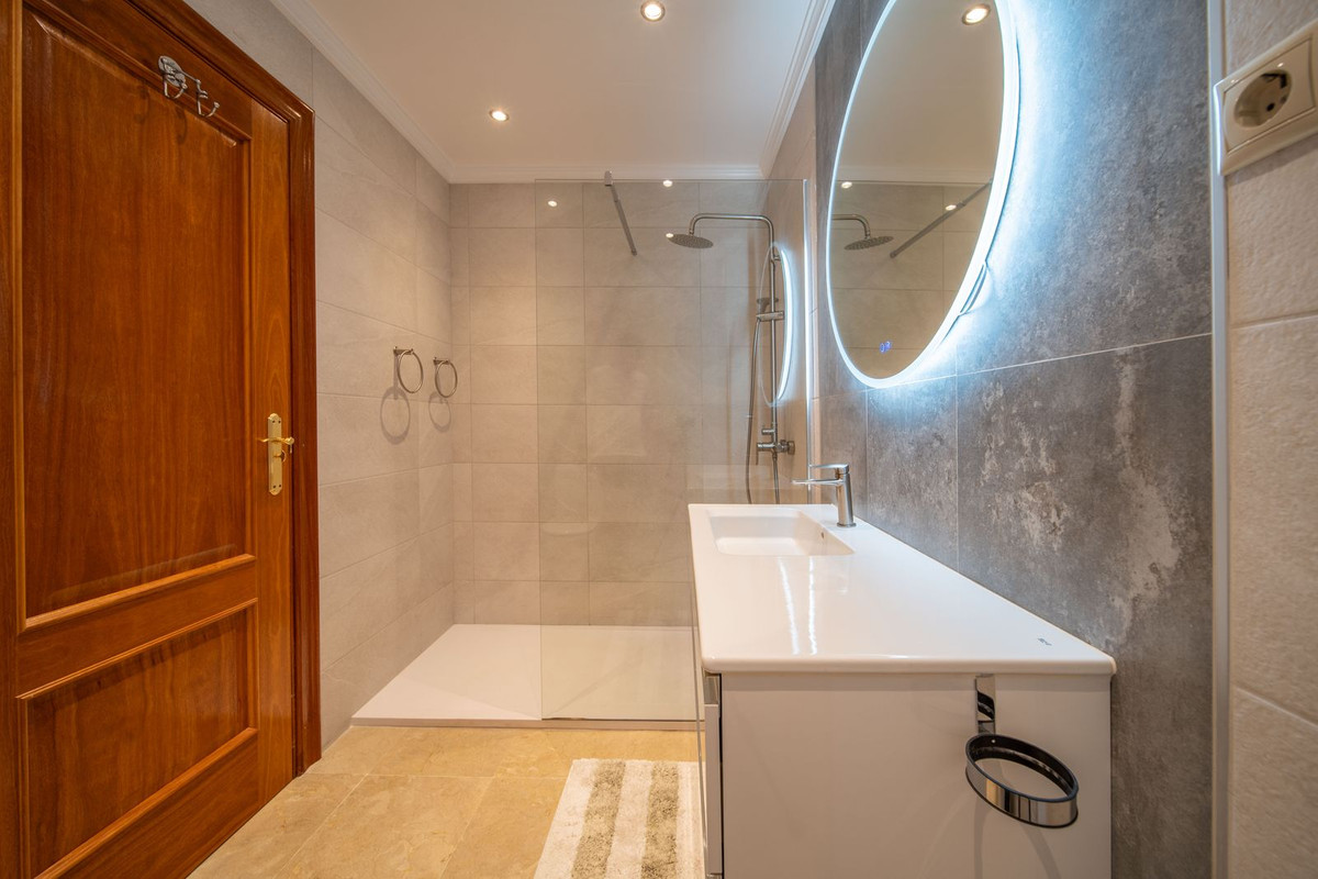 3 Bedroom Penthouse in Mijas - Photo 11