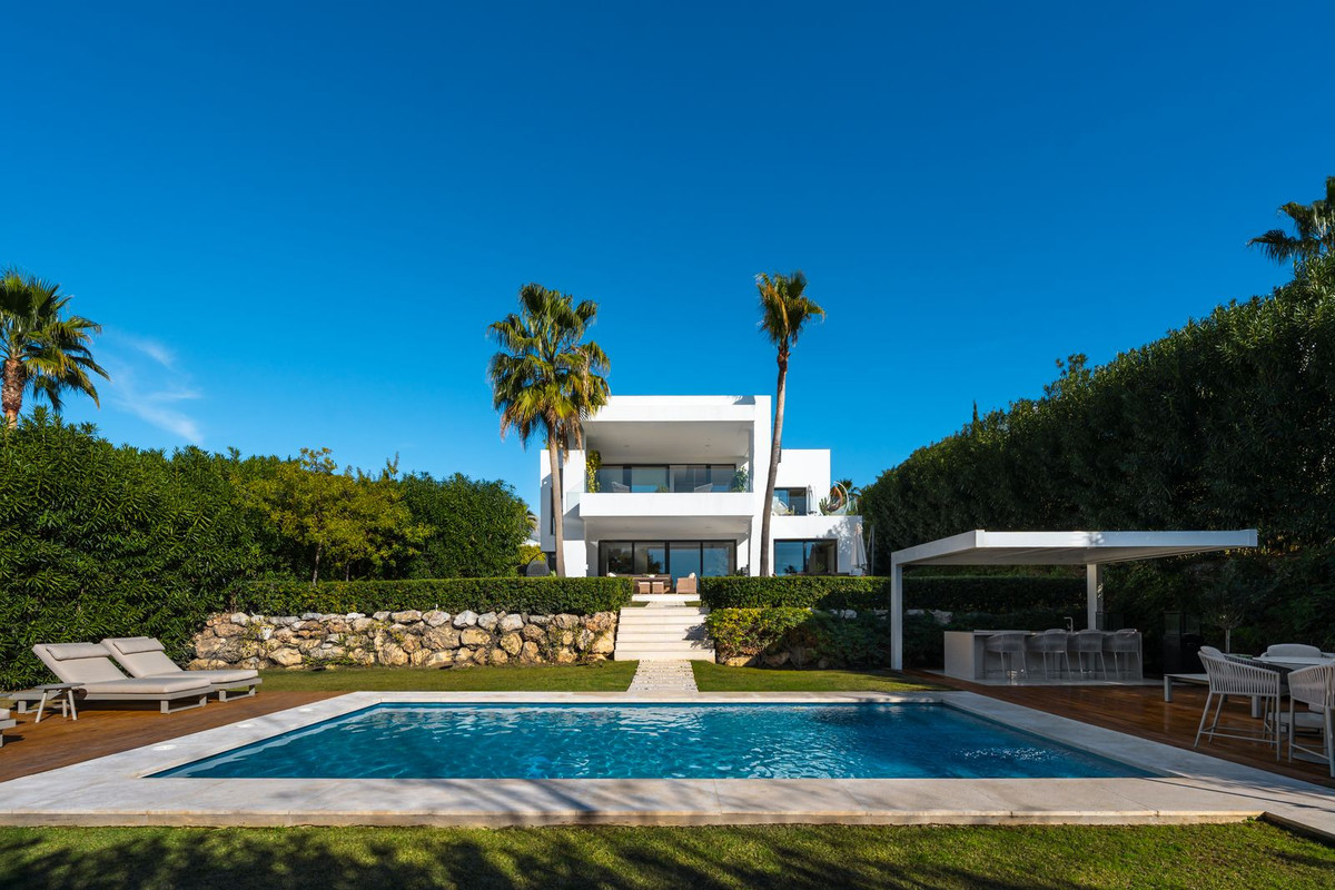 6 Bedroom Villa in Marbella - Photo 12