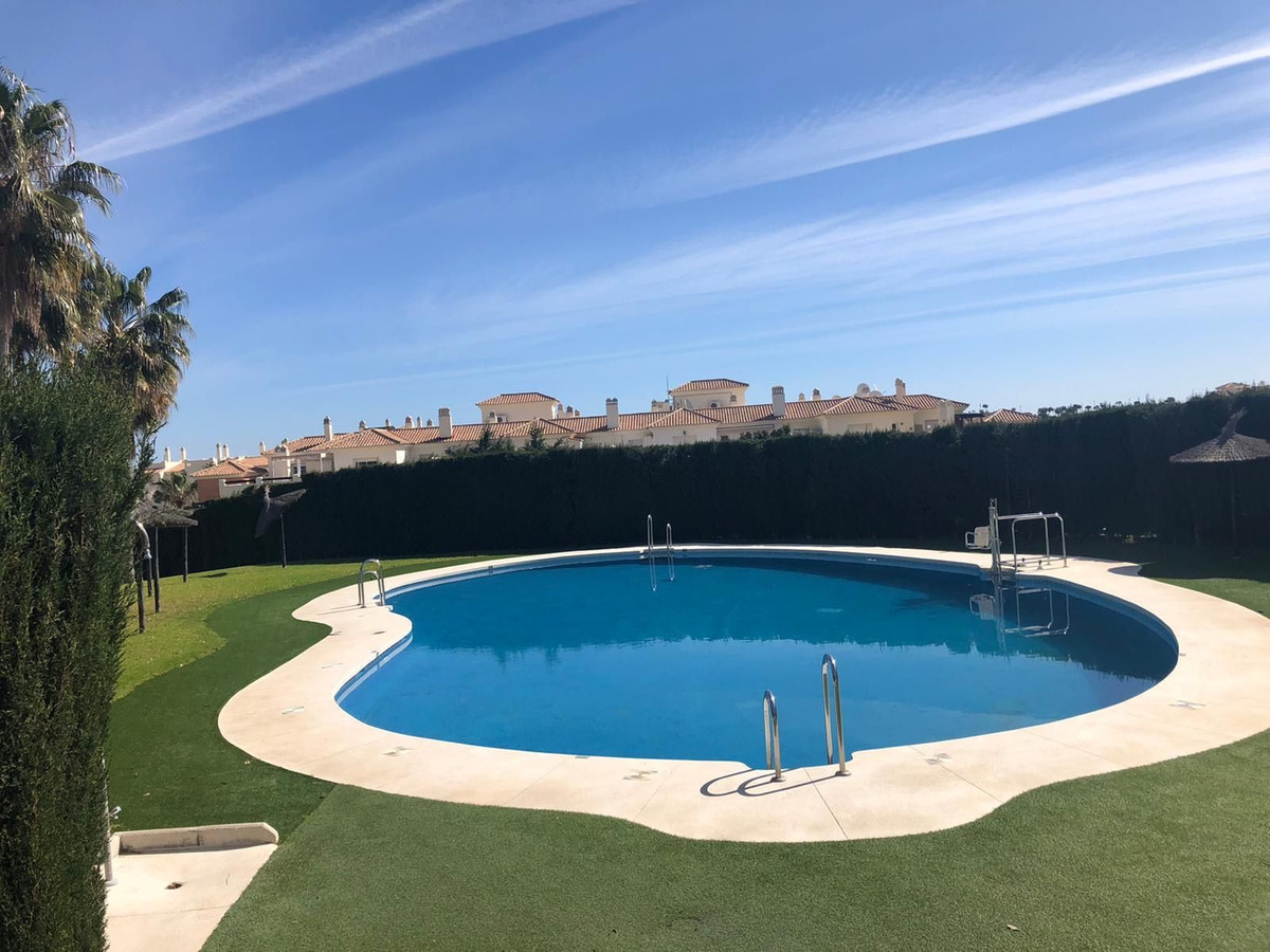 2 Bedroom Apartment in Benalmádena - Photo 22