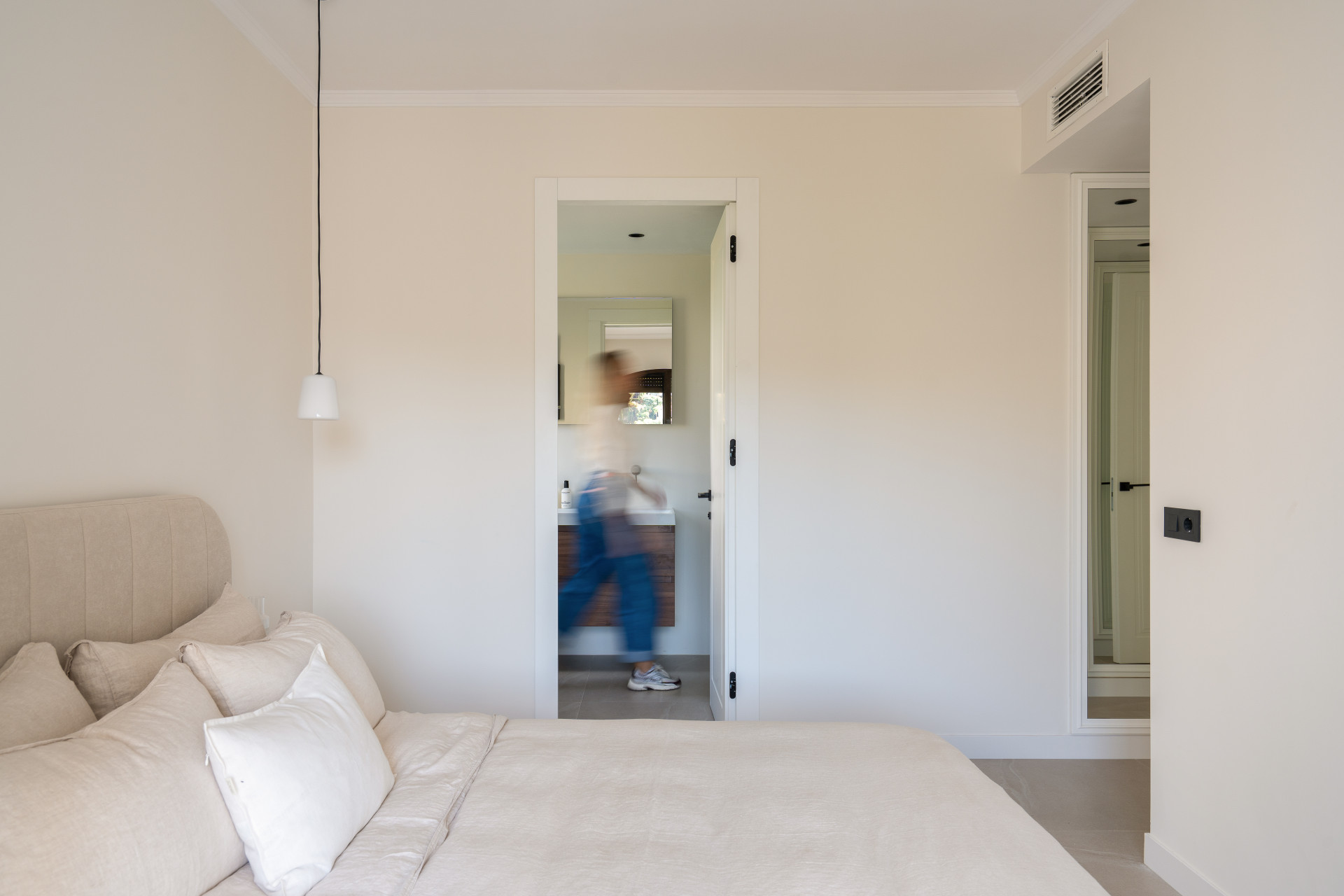3 Bedroom Penthouse in Benahavís - Photo 10