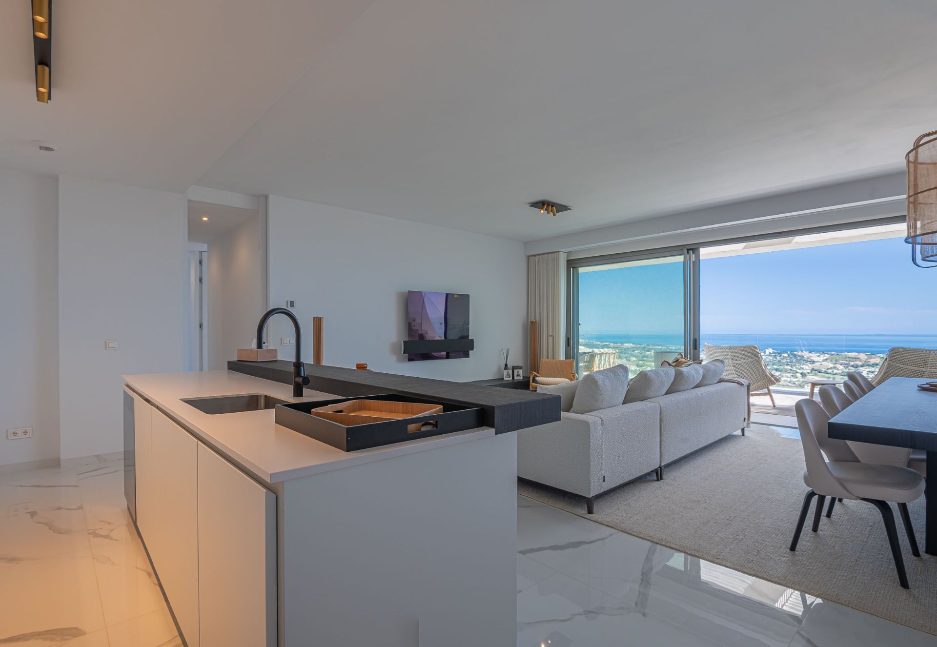 3 Bedroom Apartment in Benahavís - Photo 11