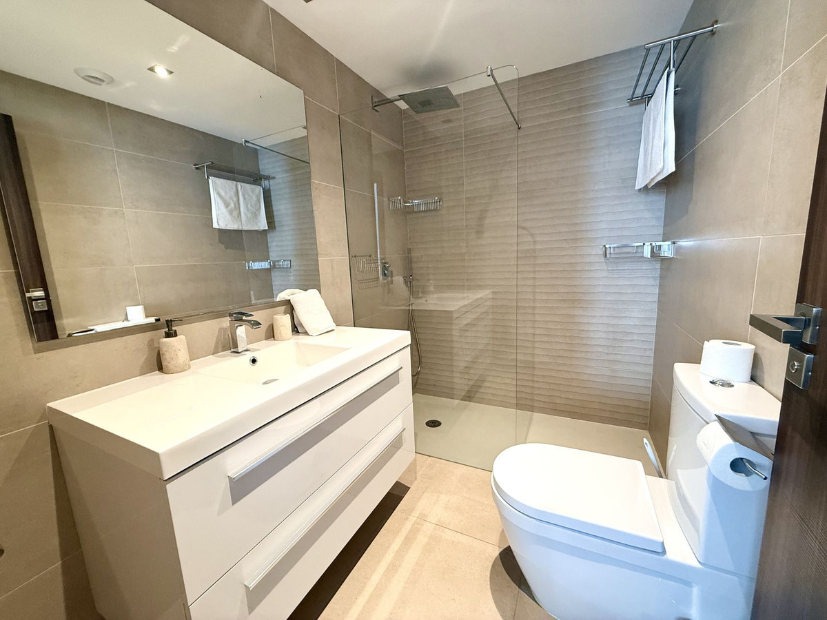 3 Bedroom Penthouse in San Pedro de Alcántara - Photo 6
