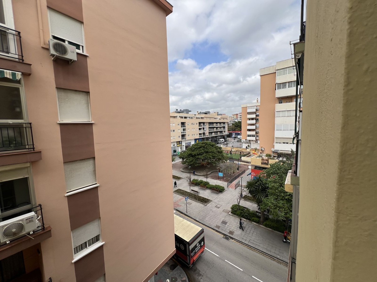 4 Bedroom Apartment in Málaga - Photo 2